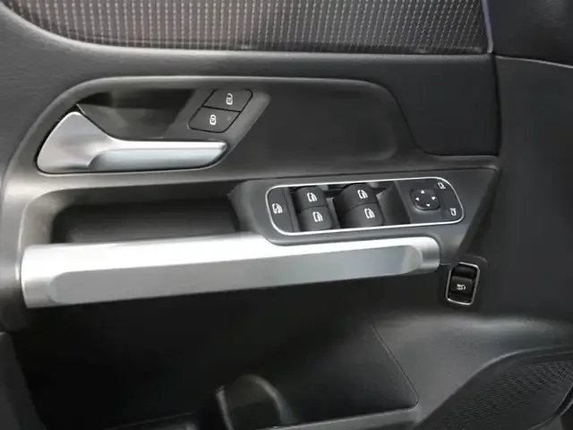 Mercedes-Benz GLB 220