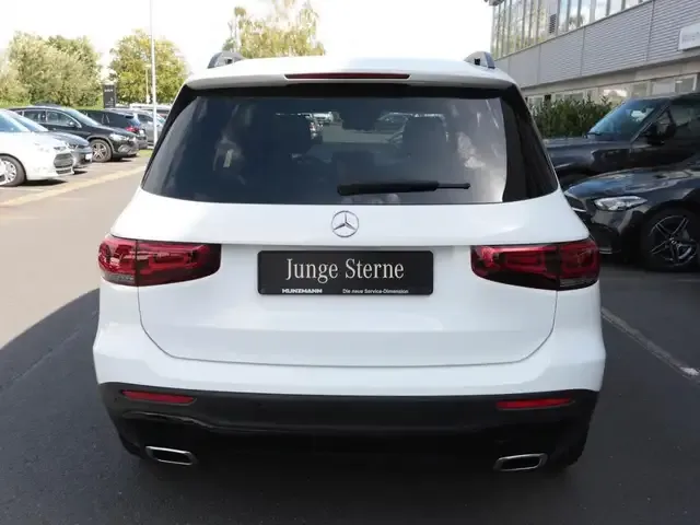 Mercedes-Benz GLB 220