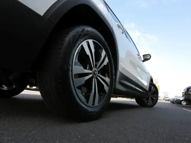 Mercedes-Benz GLB 220