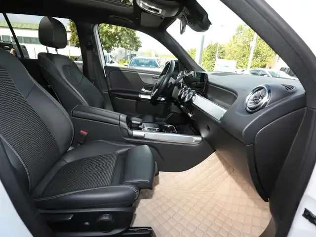 Mercedes-Benz GLB 220