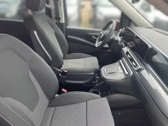Mercedes-Benz V 220