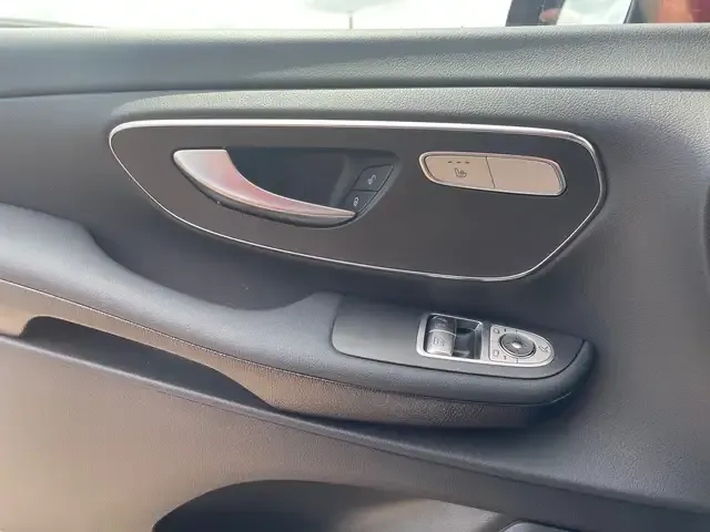 Mercedes-Benz V 220