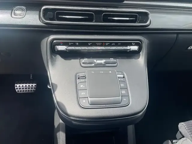 Mercedes-Benz V 220