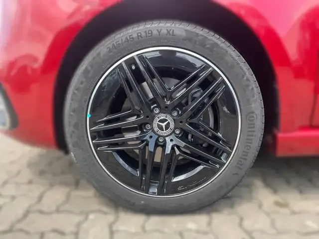 Mercedes-Benz V 220