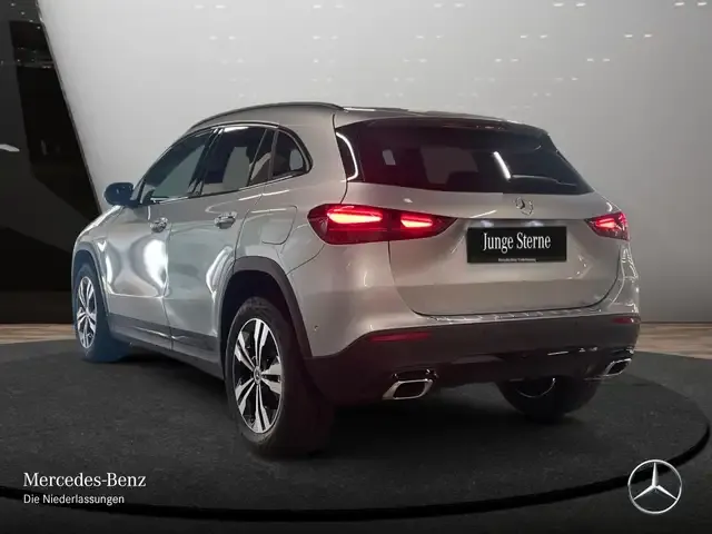 Mercedes-Benz GLA 220