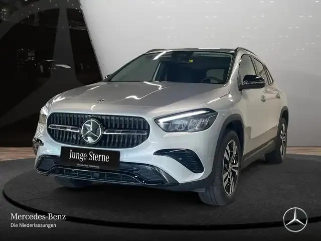 Mercedes-Benz GLA 220