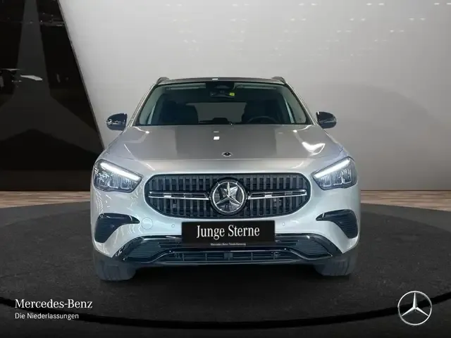 Mercedes-Benz GLA 220