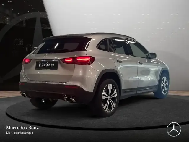 Mercedes-Benz GLA 220