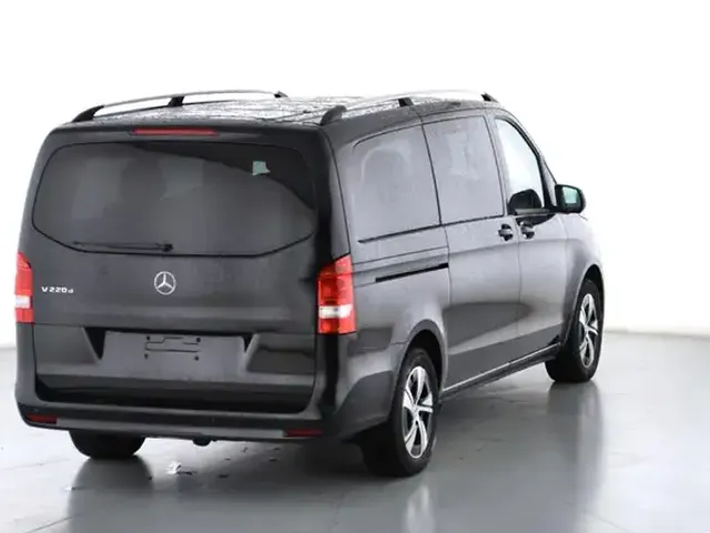 Mercedes-Benz V 220