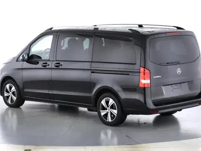 Mercedes-Benz V 220
