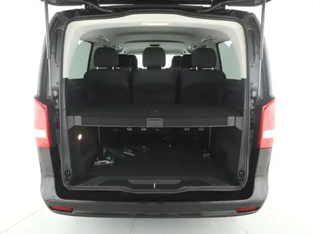 Mercedes-Benz V 220