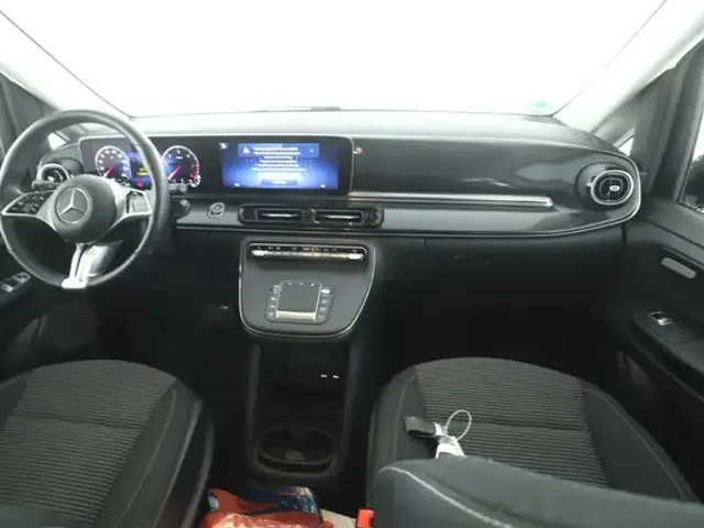 Mercedes-Benz V 220