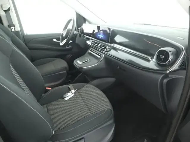 Mercedes-Benz V 220