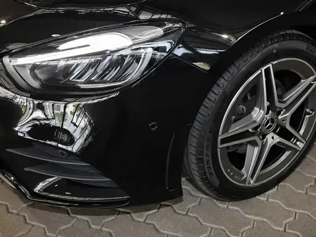 Mercedes-Benz B 180