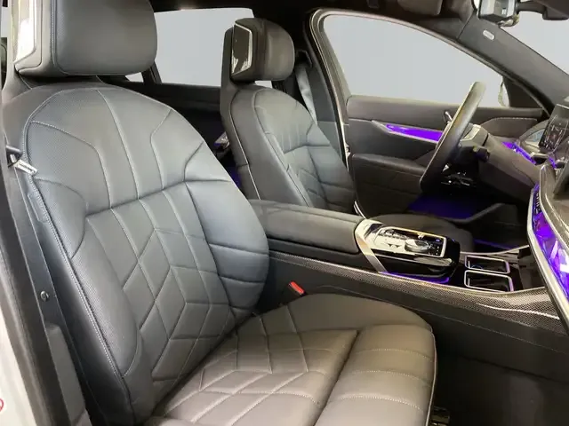 BMW i7
