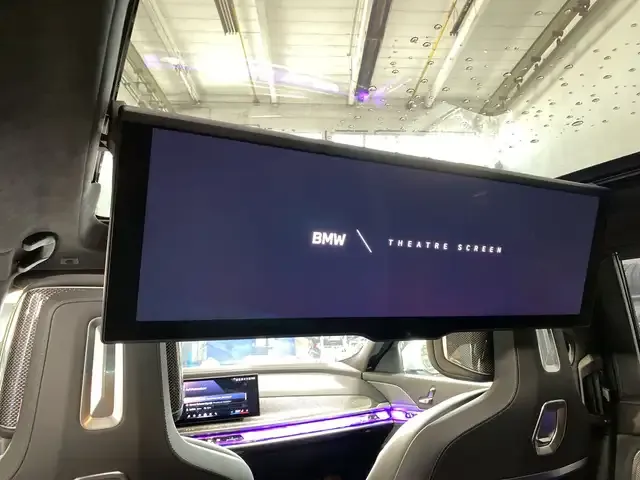 BMW i7