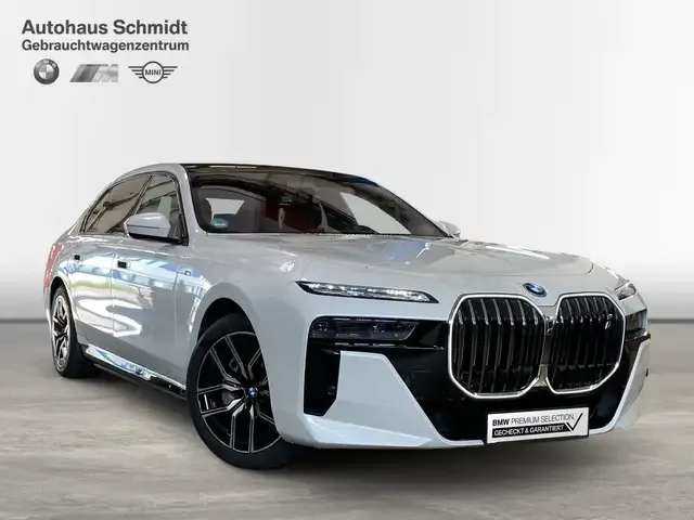 BMW i7