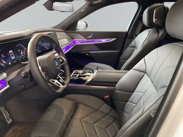 BMW i7