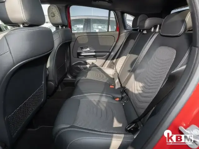 Mercedes-Benz GLA 180