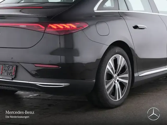 Mercedes-Benz EQE 300