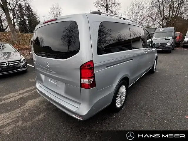 Mercedes-Benz V 220