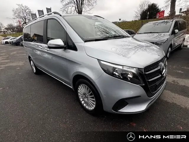 Mercedes-Benz V 220