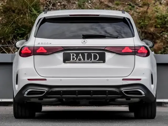 Mercedes-Benz E 300