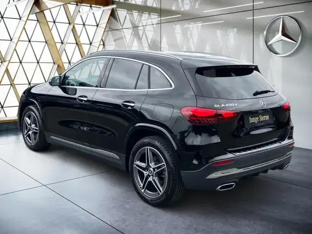 Mercedes-Benz GLA 200