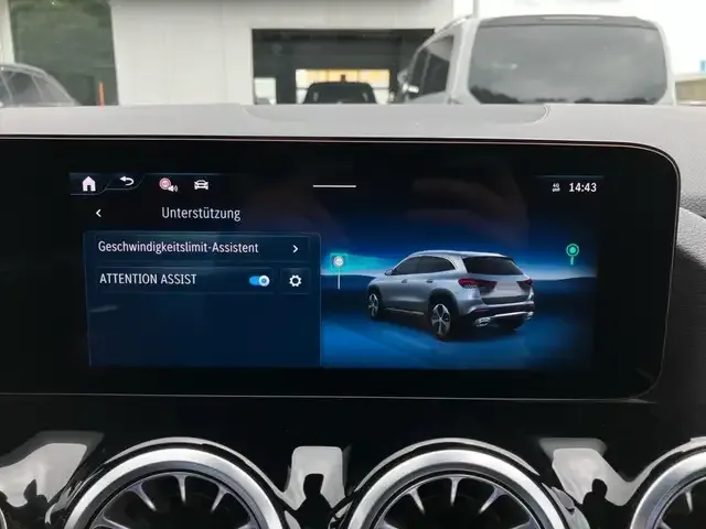Mercedes-Benz GLA 200