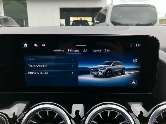 Mercedes-Benz GLA 200