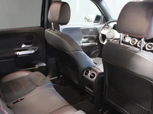 Mercedes-Benz GLB 220