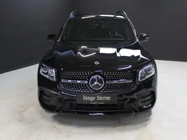 Mercedes-Benz GLB 220