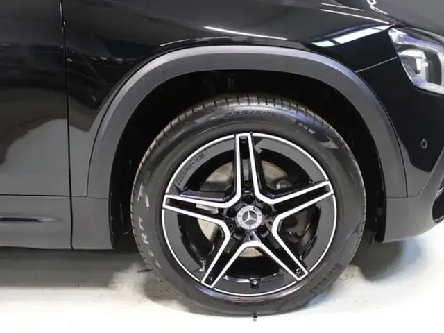 Mercedes-Benz GLB 220