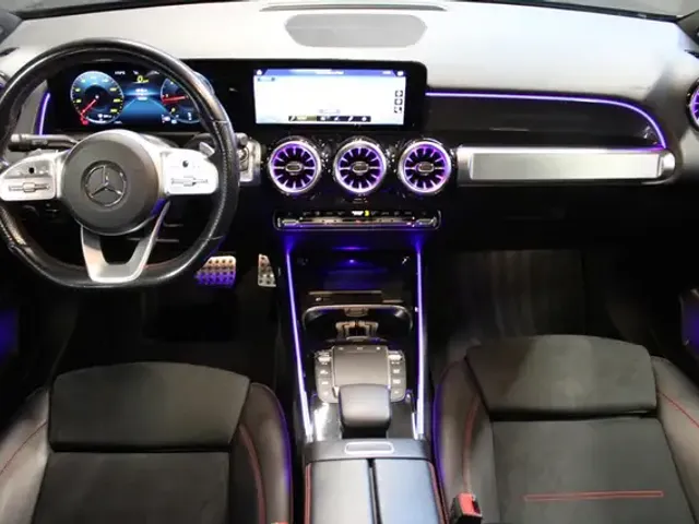 Mercedes-Benz GLB 220