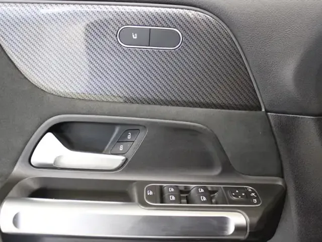 Mercedes-Benz GLB 220