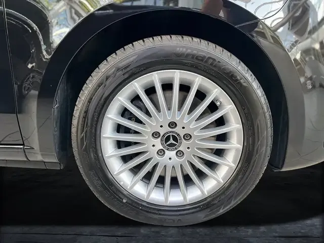 Mercedes-Benz V 220