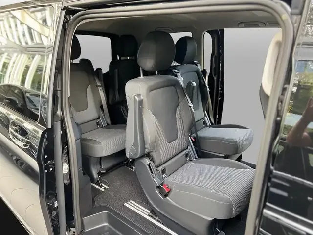 Mercedes-Benz V 220