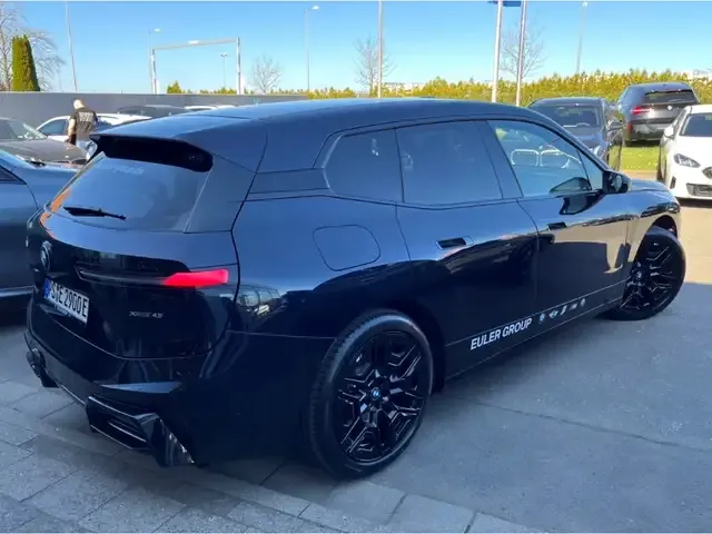 BMW iX