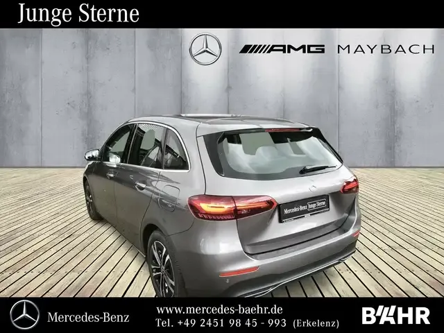 Mercedes-Benz B 180