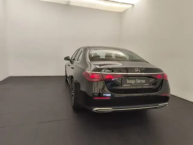 Mercedes-Benz E 200