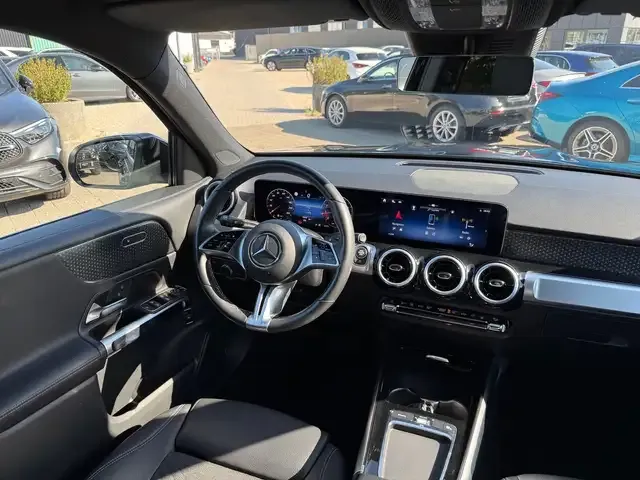 Mercedes-Benz GLB 180