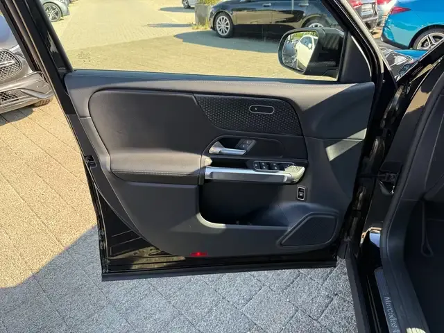 Mercedes-Benz GLB 180