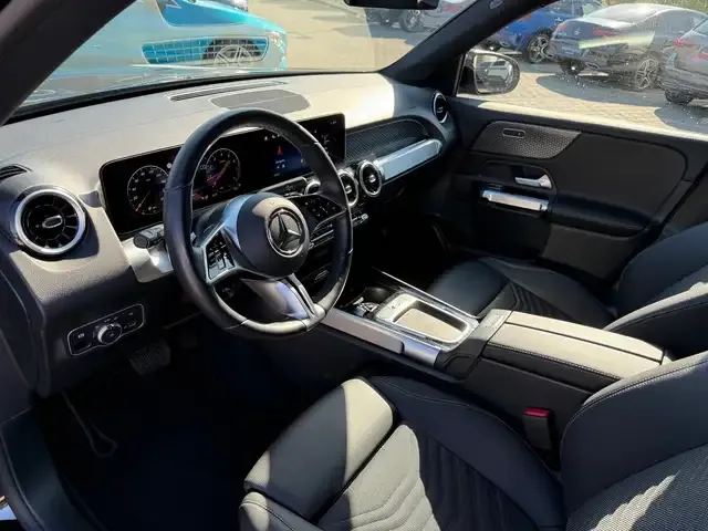 Mercedes-Benz GLB 180