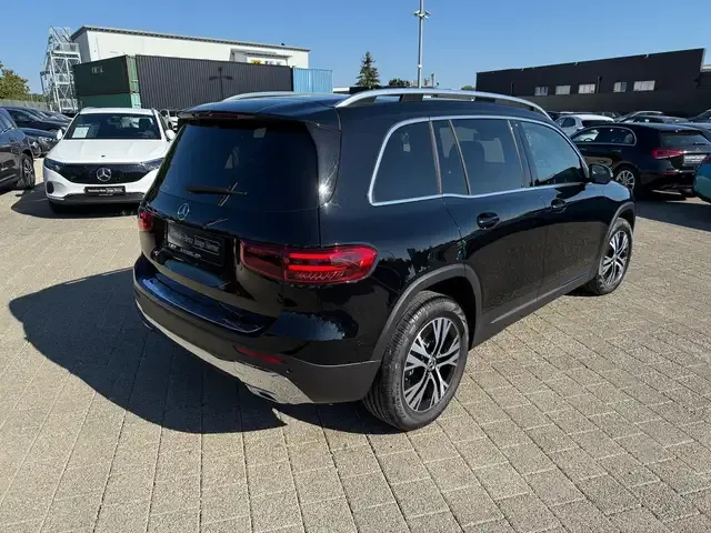 Mercedes-Benz GLB 180