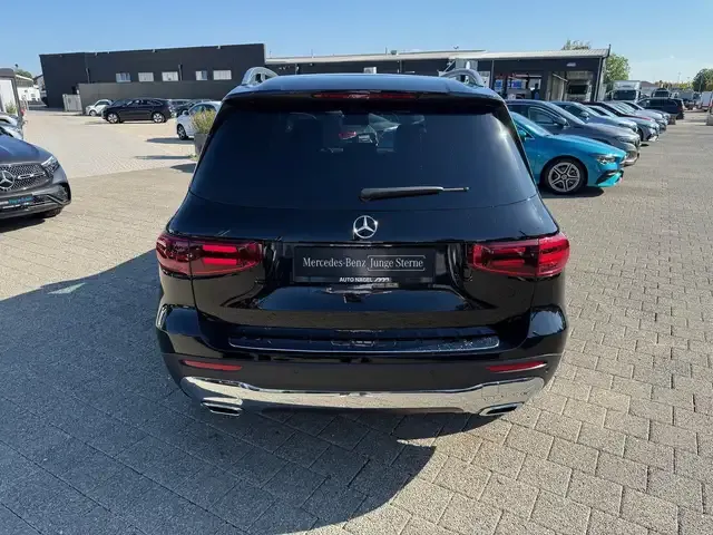 Mercedes-Benz GLB 180