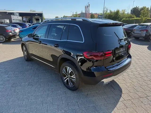 Mercedes-Benz GLB 180