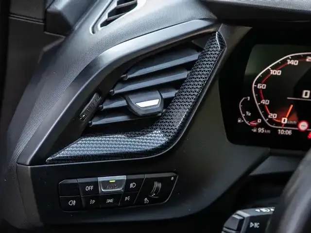 BMW 235