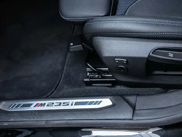 BMW 235