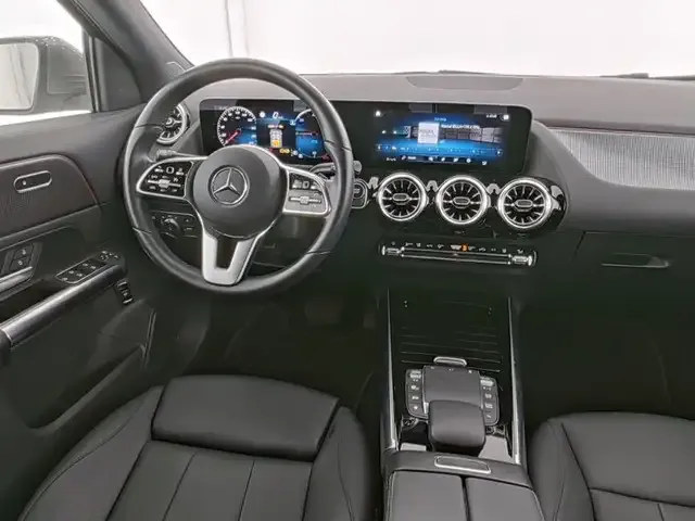 Mercedes-Benz EQA 300