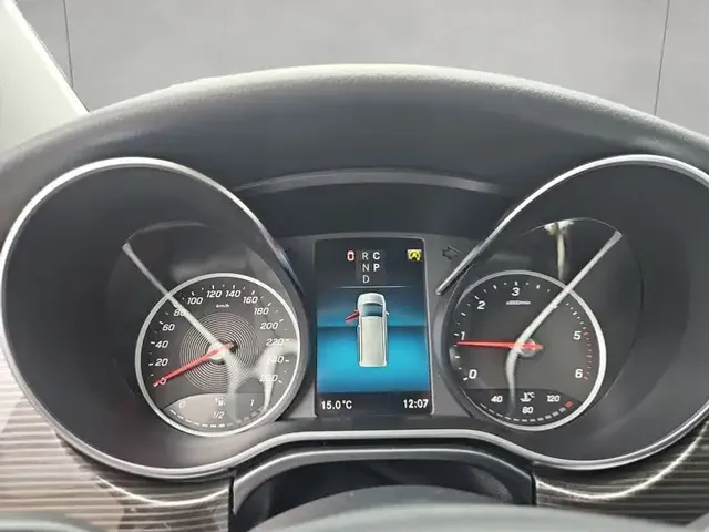Mercedes-Benz V 250